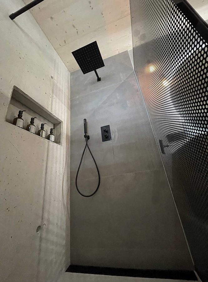 Baddesign Tirol Betondusche